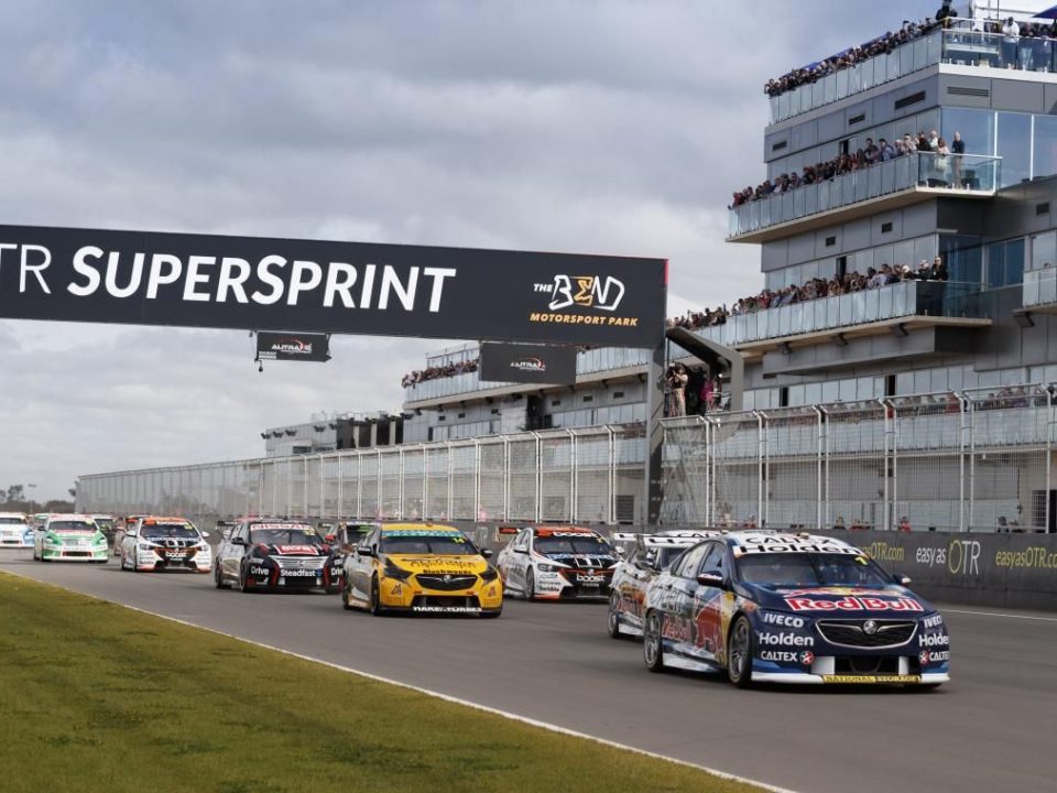 supercars-the-bend